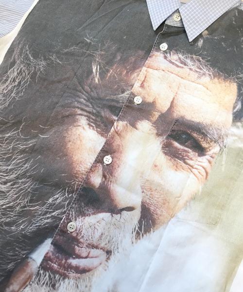 COMME des GARCONS SHIRT（コムデギャルソンシャツ）COMME des GARCONS SHIRT (コムデギャルソンシャツ) 人物プリントストライプシャツ ブルー サイズ:Sの古着・服飾アイテム