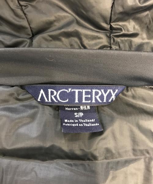 ARC'TERYX（アークテリクス）ARC'TERYX (アークテリクス) アトムフーディ ブラック サイズ:Sの古着・服飾アイテム