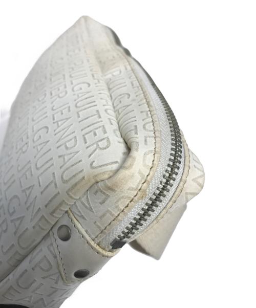 Jean Paul GAULTIER（ジャンポールゴルチェ）Jean Paul GAULTIER (ジャンポールゴルチェ) 総柄ロゴウエストバッグ ホワイト サイズ:表記なしの古着・服飾アイテム