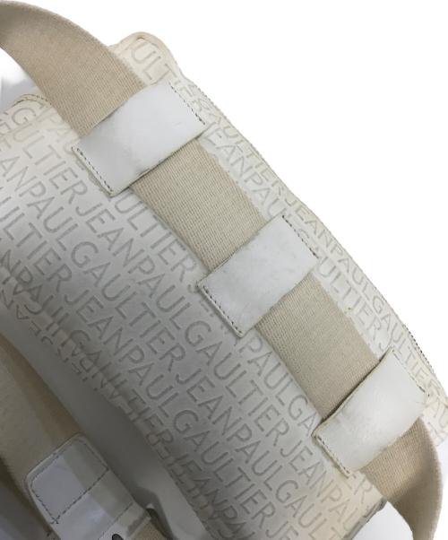 Jean Paul GAULTIER（ジャンポールゴルチェ）Jean Paul GAULTIER (ジャンポールゴルチェ) 総柄ロゴウエストバッグ ホワイト サイズ:表記なしの古着・服飾アイテム