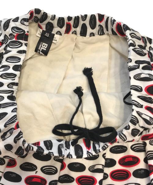 BLACK COMME des GARCONS（ブラックコムデギャルソン）BLACK COMME des GARCONS (ブラックコムデギャルソン) 総柄 プリーツフレアスカート ブラック×ホワイト サイズ:XSの古着・服飾アイテム