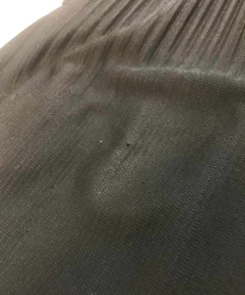 HOMME PLISSE ISSEY MIYAKE（オム プリッセ イッセイ ミヤケ）HOMME PLISSE ISSEY MIYAKE (オム プリッセ イッセイ ミヤケ) マンスリーカラー プリーツ ジョガー パンツ ブラック サイズ:2の古着・服飾アイテム