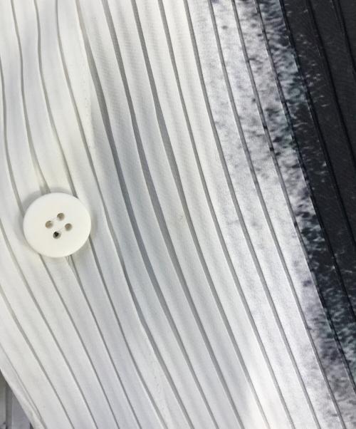 ISSEY MIYAKE（イッセイミヤケ）ISSEY MIYAKE (イッセイミヤケ) Shadow Study Pleats Cardigan グレー サイズ:2の古着・服飾アイテム