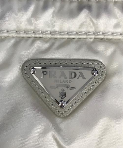PRADA（プラダ）PRADA (プラダ) プレートロゴダウンベスト ホワイト サイズ:SIZE 44の古着・服飾アイテム