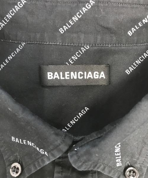 BALENCIAGA（バレンシアガ）BALENCIAGA (バレンシアガ) オールオーバーロゴシャツ ブラック サイズ:38の古着・服飾アイテム