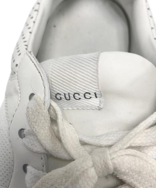 GUCCI（グッチ）GUCCI (グッチ) パンチングエンボスロゴレザースニーカー ホワイト サイズ:8の古着・服飾アイテム
