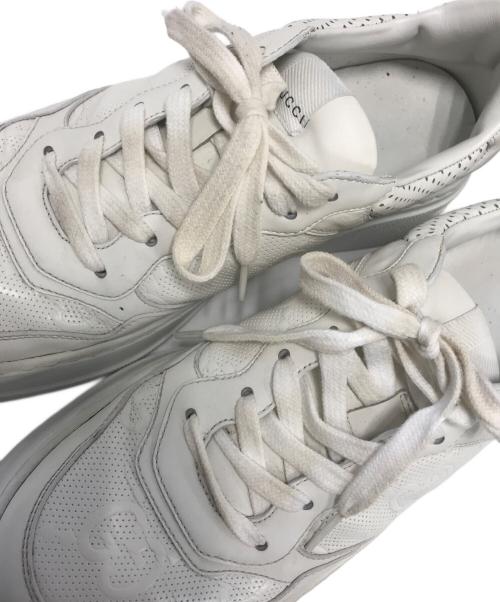 GUCCI（グッチ）GUCCI (グッチ) パンチングエンボスロゴレザースニーカー ホワイト サイズ:8の古着・服飾アイテム