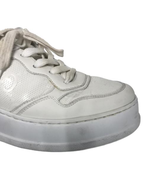 GUCCI（グッチ）GUCCI (グッチ) パンチングエンボスロゴレザースニーカー ホワイト サイズ:8の古着・服飾アイテム