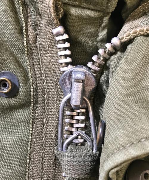 VINTAGE MILITARY（ヴィンテージ ミリタリー）VINTAGE MILITARY (ヴィンテージ ミリタリー) US ARMY M65 フィールドジャケット カーキ サイズ:SMALL-SHORTの古着・服飾アイテム