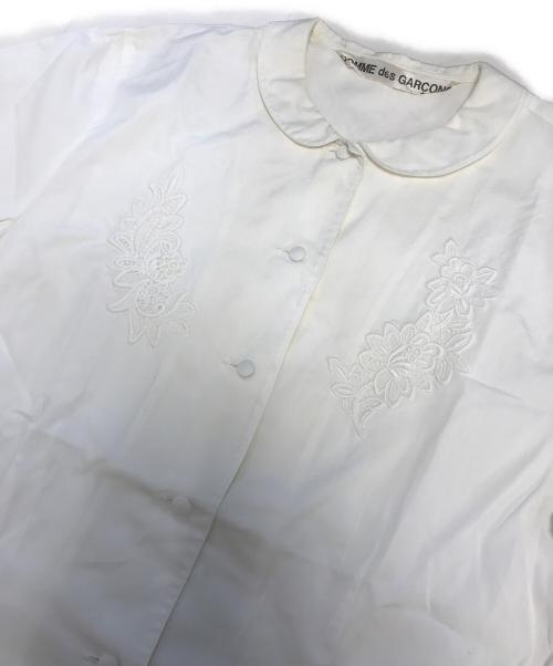 COMME des GARCONS（コムデギャルソン）COMME des GARCONS (コムデギャルソン) フラワー刺繍丸襟シャツ ホワイト サイズ:表記なしの古着・服飾アイテム