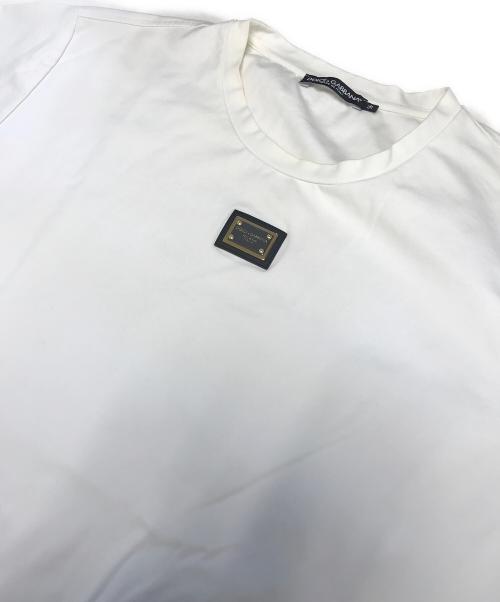 DOLCE & GABBANA（ドルチェ＆ガッバーナ）DOLCE & GABBANA (ドルチェ＆ガッバーナ) ロゴ プレートTシャツ ホワイト サイズ:56の古着・服飾アイテム