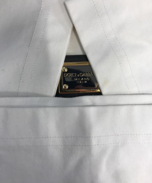 DOLCE & GABBANA（ドルチェ＆ガッバーナ）DOLCE & GABBANA (ドルチェ＆ガッバーナ) ロゴ プレートTシャツ ホワイト サイズ:56の古着・服飾アイテム