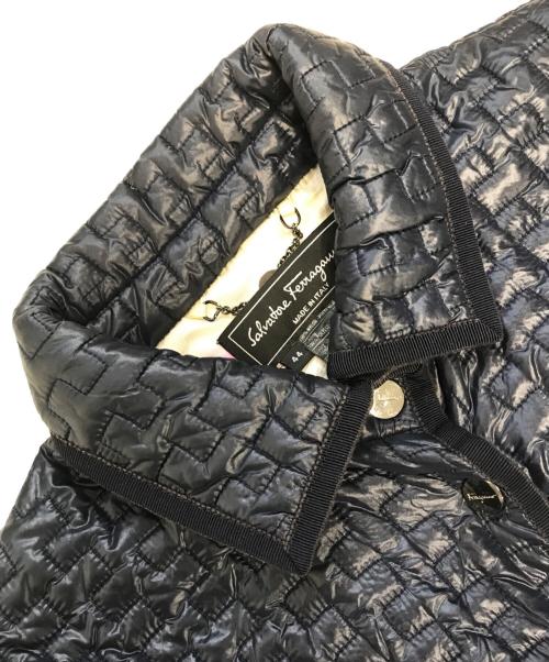 Salvatore Ferragamo（サルヴァトーレ フェラガモ）Salvatore Ferragamo (サルヴァトーレ フェラガモ) 中綿シルクジャケット ネイビー サイズ:SIZE 44の古着・服飾アイテム