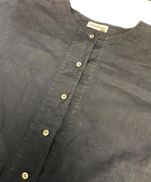 ISSEY MIYAKE（イッセイミヤケ）ISSEY MIYAKE (イッセイミヤケ) バンドカラーシャツ ネイビー サイズ:9の古着・服飾アイテム