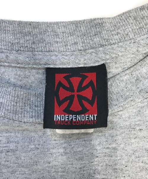 INDEPENDENT（インディペンデント）INDEPENDENT (インディペンデント) 00sプリントTシャツ グレー サイズ:Sの古着・服飾アイテム