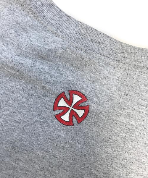INDEPENDENT（インディペンデント）INDEPENDENT (インディペンデント) 00sプリントTシャツ グレー サイズ:Sの古着・服飾アイテム