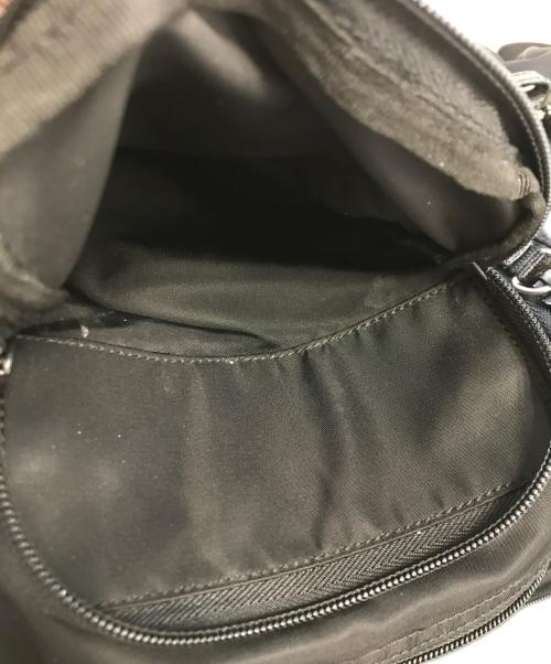 PRADA（プラダ）PRADA (プラダ) ナイロンメッセンジャーバッグ ブラックの古着・服飾アイテム