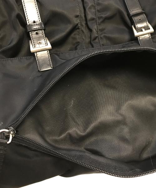 PRADA（プラダ）PRADA (プラダ) ナイロンメッセンジャーバッグ ブラックの古着・服飾アイテム