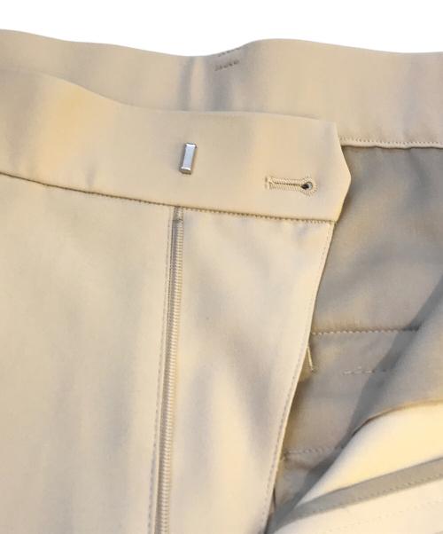 Spick and Span（スピック＆スパン）Spick and Span (スピック＆スパン) ストレッチタックストレートパンツ　25030200303010 ベージュ サイズ:40の古着・服飾アイテム