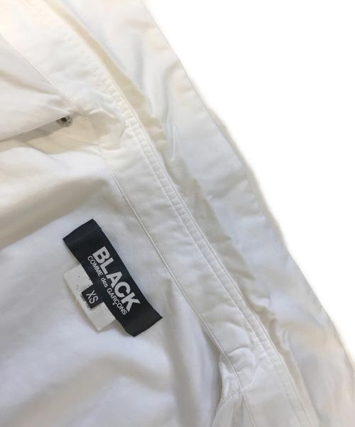 BLACK COMME des GARCONS（ブラックコムデギャルソン）BLACK COMME des GARCONS (ブラックコムデギャルソン) スタッズシャツ ホワイト サイズ:XSの古着・服飾アイテム