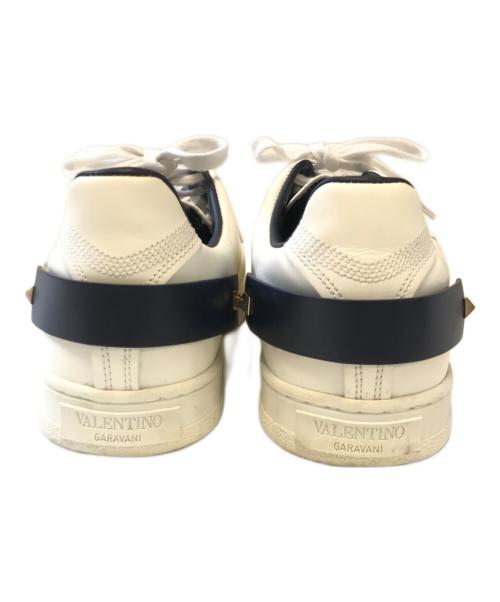 VALENTINO（ヴァレンティノ）VALENTINO (ヴァレンティノ) レザースタッズスニーカー ホワイト サイズ:40の古着・服飾アイテム