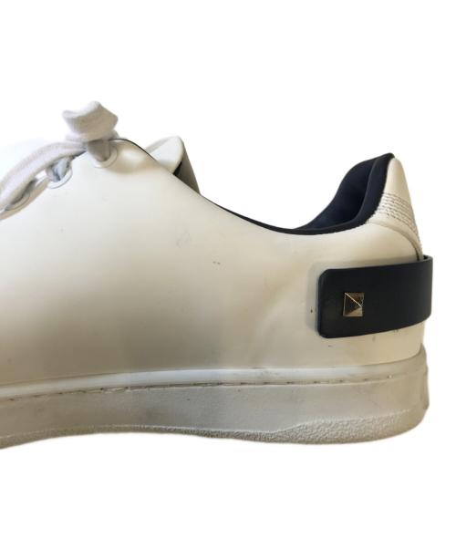 VALENTINO（ヴァレンティノ）VALENTINO (ヴァレンティノ) レザースタッズスニーカー ホワイト サイズ:40の古着・服飾アイテム