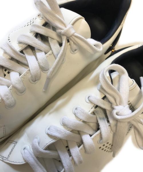 VALENTINO（ヴァレンティノ）VALENTINO (ヴァレンティノ) レザースタッズスニーカー ホワイト サイズ:40の古着・服飾アイテム