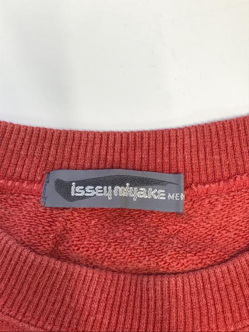 ISSEY MIYAKE（イッセイミヤケ）ISSEY MIYAKE (イッセイミヤケ) バックロゴスウェット レッド サイズ:FREEの古着・服飾アイテム
