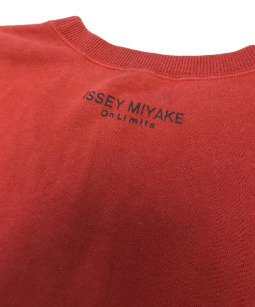ISSEY MIYAKE（イッセイミヤケ）ISSEY MIYAKE (イッセイミヤケ) バックロゴスウェット レッド サイズ:FREEの古着・服飾アイテム