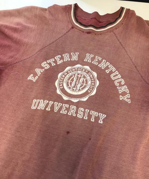 USED（ユーズド）USED (ユーズド) 3段プリント半袖スウェット レッド サイズ:不明の古着・服飾アイテム