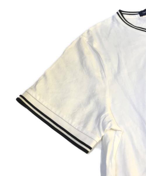 FRED PERRY（フレッドペリー）FRED PERRY (フレッドペリー) ロゴ刺繍Tシャツ ホワイト サイズ:Mの古着・服飾アイテム