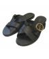 LOUIS VUITTON（ルイ ヴィトン）の古着「Cross Strap Flat Sandals」｜ブラック