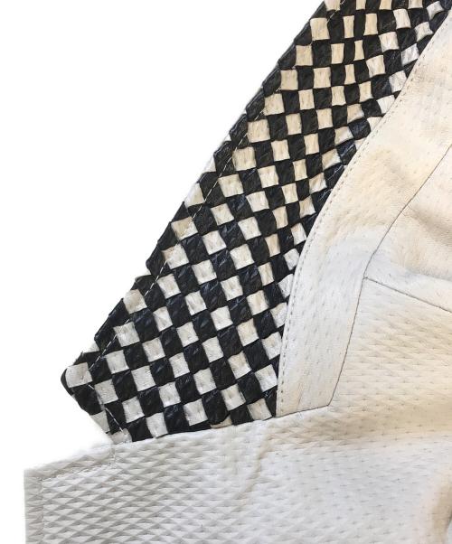Barassi（バラシ）Barassi (バラシ) 型押しレザーコート アイボリー サイズ:2Lの古着・服飾アイテム