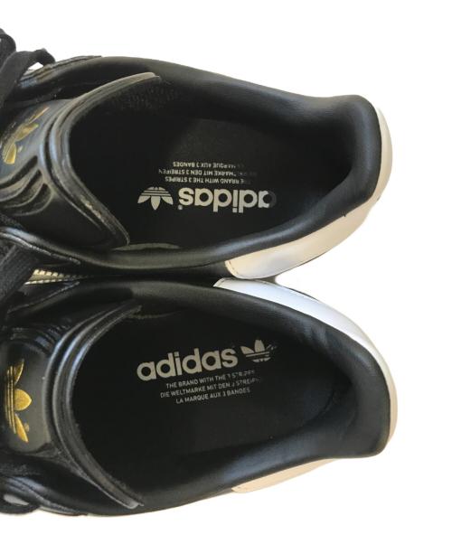 adidas（アディダス）adidas (アディダス) GAZELLE コアブラック/フットウェアホワイト/ゴールド サイズ:US8.5/UK8/FR42/JP265/CHN260の古着・服飾アイテム
