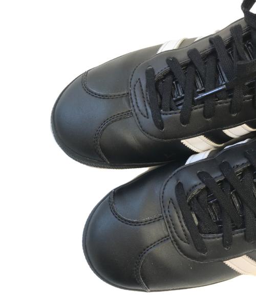adidas（アディダス）adidas (アディダス) GAZELLE コアブラック/フットウェアホワイト/ゴールド サイズ:US8.5/UK8/FR42/JP265/CHN260の古着・服飾アイテム