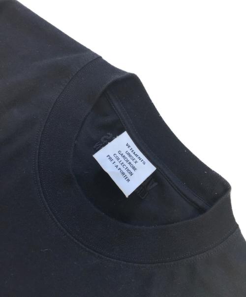vetement（ヴェットモン）vetement (ヴェットモン) Gvasalia print Tee ブラック サイズ:XSの古着・服飾アイテム