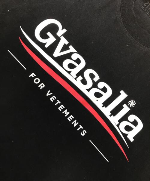 vetement（ヴェットモン）vetement (ヴェットモン) Gvasalia print Tee ブラック サイズ:XSの古着・服飾アイテム