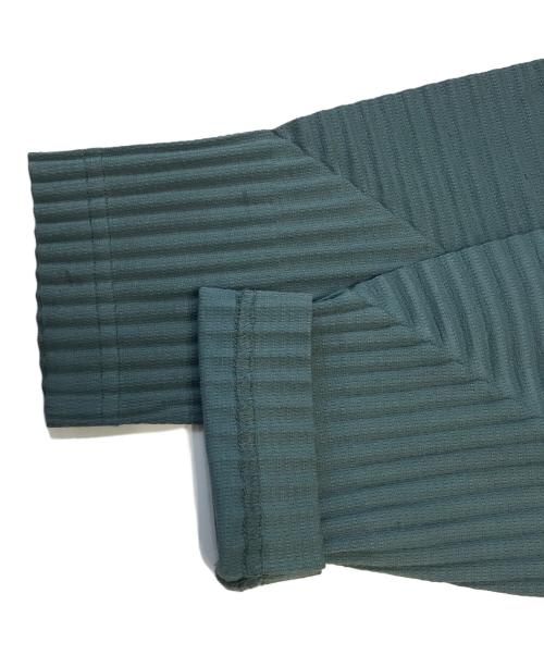 HOMME PLISSE ISSEY MIYAKE（オム プリッセ イッセイ ミヤケ）HOMME PLISSE ISSEY MIYAKE (オム プリッセ イッセイ ミヤケ) ハーフジップカットソー グリーン サイズ:2の古着・服飾アイテム