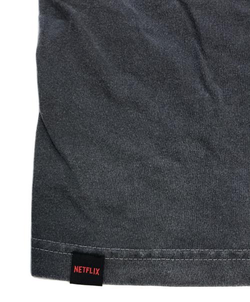 NETFLIX（ネットフリックス）NETFLIX (ネットフリックス) ARUMANA (アルマナ) 地面士たち(ジメンシタチ) ムービープリントTシャツ ブラック サイズ:XLの古着・服飾アイテム