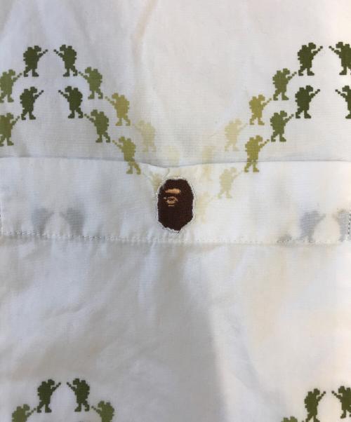 A BATHING APE（アベイシングエイプ）A BATHING APE (アベイシングエイプ) 半袖シャツ ホワイト サイズ:XLの古着・服飾アイテム