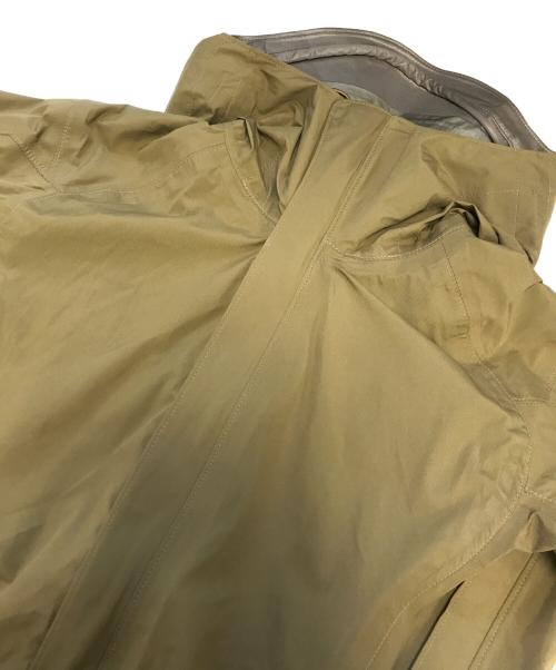 WILD THINGS（ワイルドシングス）WILD THINGS (ワイルドシングス) ACTICAL ALPINIST HARD SHELL JACKET SO 2.0 3LAYER ベージュ サイズ:XSの古着・服飾アイテム