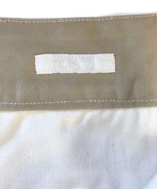 COMOLI（コモリ）COMOLI (コモリ) ベルテッドチノパンツ ベージュ サイズ:1の古着・服飾アイテム