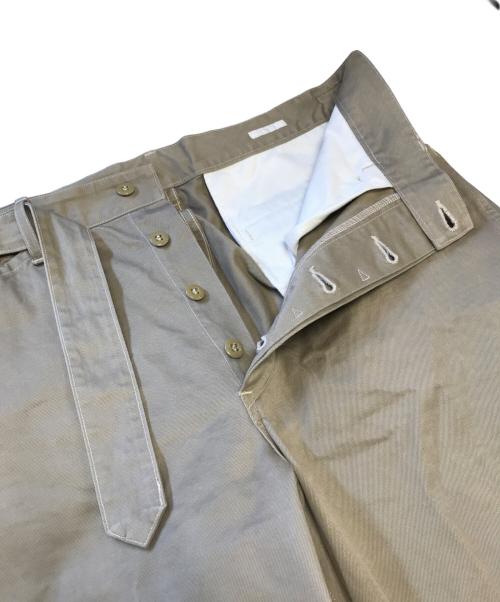 COMOLI（コモリ）COMOLI (コモリ) ベルテッドチノパンツ ベージュ サイズ:1の古着・服飾アイテム