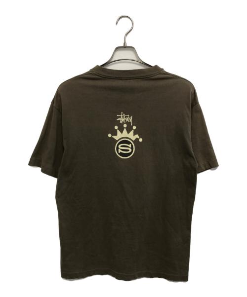 stussy（ステューシー）stussy (ステューシー) 折れクラウンSロゴプリントTシャツ カーキ サイズ:Lの古着・服飾アイテム