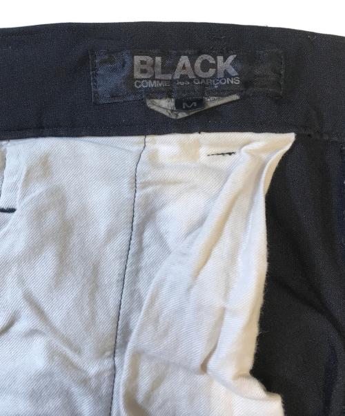 BLACK COMME des GARCONS（ブラックコムデギャルソン）BLACK COMME des GARCONS (ブラックコムデギャルソン) ポリ縮絨ジップデザインスラックス ブラック サイズ:Mの古着・服飾アイテム