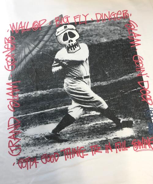 stussy（ステューシー）stussy (ステューシー) UNDEFEATED (アンディフィーテッド) プリントTシャツ ホワイト サイズ:Sの古着・服飾アイテム