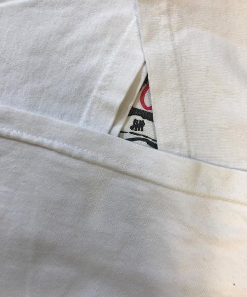 stussy（ステューシー）stussy (ステューシー) UNDEFEATED (アンディフィーテッド) プリントTシャツ ホワイト サイズ:Sの古着・服飾アイテム