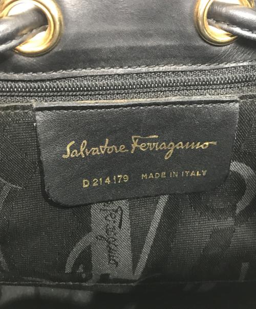 Salvatore Ferragamo（サルヴァトーレ フェラガモ）Salvatore Ferragamo (サルヴァトーレ フェラガモ) 巾着ショルダーバッグ サイズ:表記なしの古着・服飾アイテム