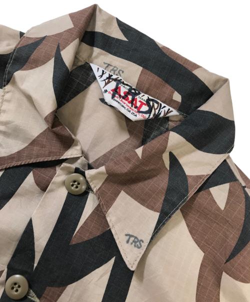ASAT（アサット）ASAT (アサット) トライバルカモ柄シャツ ブラウン サイズ:Lの古着・服飾アイテム
