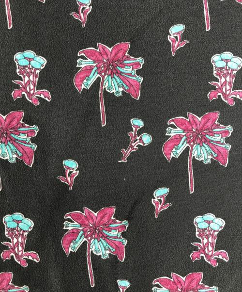 PRADA（プラダ）PRADA (プラダ) フローラルTシャツ ブラック サイズ:Mの古着・服飾アイテム